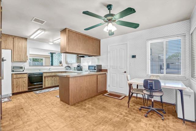 Detail Gallery Image 10 of 38 For 8301 Beaver Lake Dr, San Diego,  CA 92119 - 3 Beds | 2 Baths