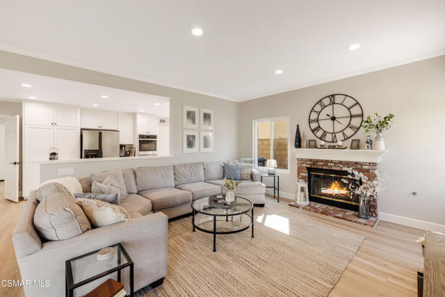 12147 Alder Grove Street, Moorpark CA: https://media.crmls.org/mediaz/67f54d15-8e7a-4f76-a56c-d675b824b939.jpg