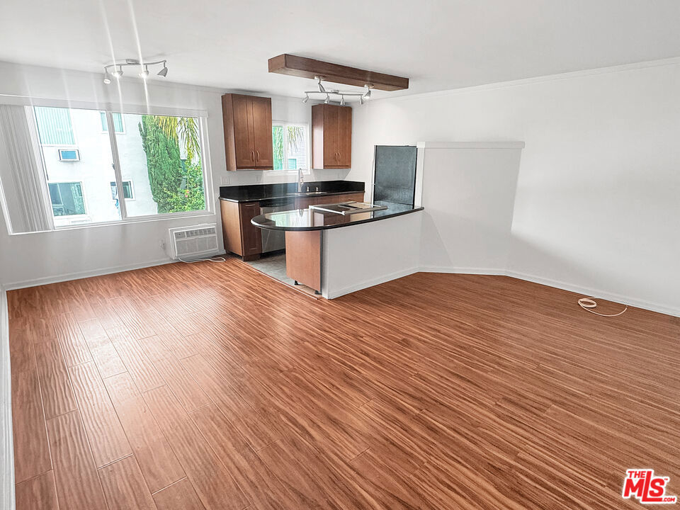 972 Larrabee Street #221