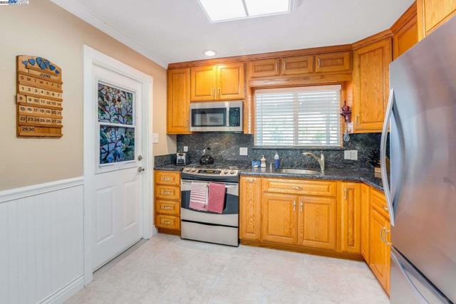 2515 Crystal Dr, Santa Clara CA: https://media.crmls.org/mediaz/67f6e15b-483c-4f77-b5a5-176dce1d13c7.jpg