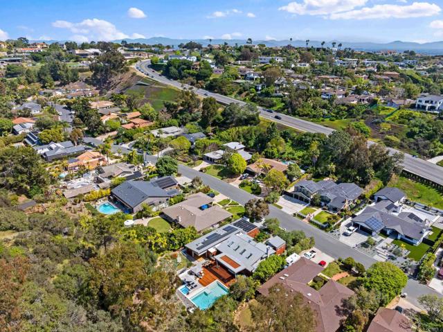 6672 Avenida Andorra, La Jolla CA: https://media.crmls.org/mediaz/67f754f8-d4d9-46dd-bbc1-cc42fbac7b02.jpg