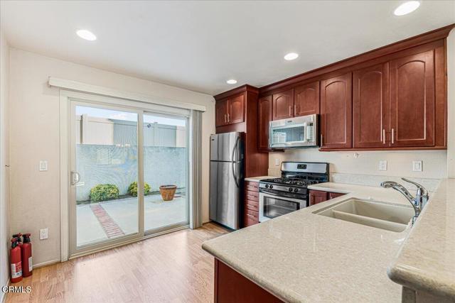 Detail Gallery Image 8 of 31 For 4834 Elderberry Ave, Moorpark,  CA 93021 - 2 Beds | 2 Baths