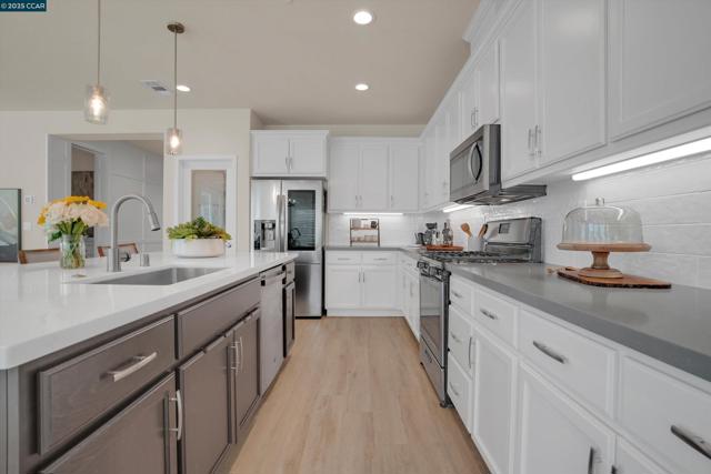 5498 Monte Vista Way, Antioch CA: https://media.crmls.org/mediaz/67f844bc-ef6e-4e72-ba15-b799b945dd23.jpg