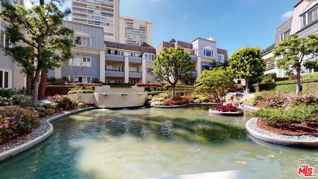 10120 Empyrean Way, Los Angeles CA: https://media.crmls.org/mediaz/67f9c411-6565-4d9a-90f4-48e9c1e8521f.jpg
