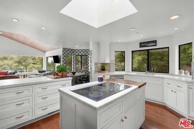10697 Calle Quebrada, Goleta CA: https://media.crmls.org/mediaz/67fa3646-4cdb-4b24-9074-dccff7333890.jpg