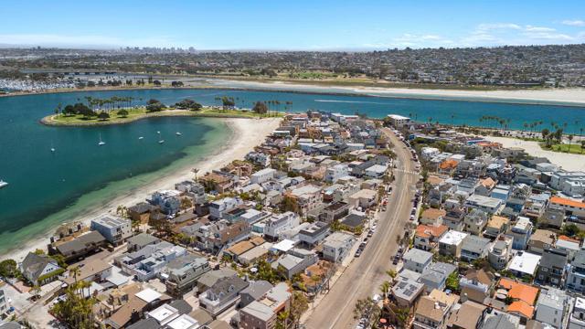 805 Brighton Court, San Diego CA: https://media.crmls.org/mediaz/67fa9ec1-0b6a-4a95-b7c6-f8c753e1c566.jpg