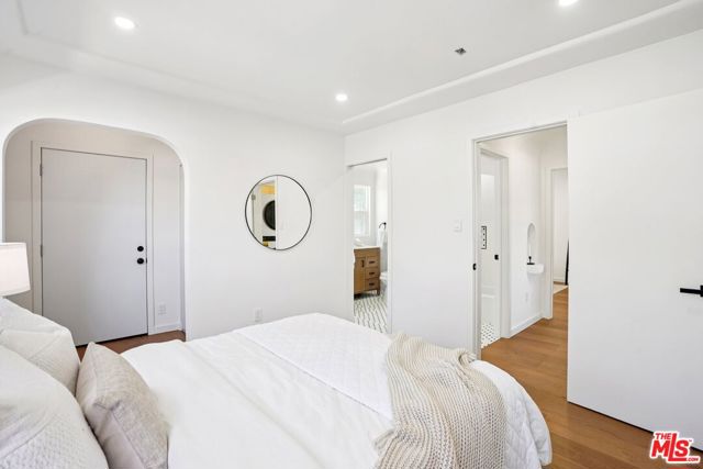 4438 W 28th Street, Los Angeles CA: https://media.crmls.org/mediaz/67faa85b-ba9d-4b3b-803b-97dac120c890.jpg