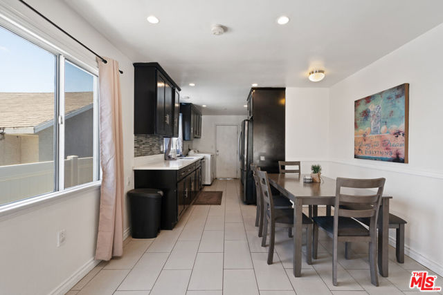 328 E Plymouth Street, Inglewood CA: https://media.crmls.org/mediaz/67fba24e-ec81-4629-826d-035dbd7303e9.jpg