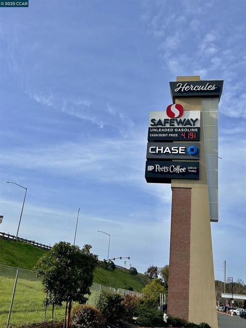 2036 Serra Ln, Hercules CA: https://media.crmls.org/mediaz/67fc8e11-3a5e-43ed-8263-cfcb41157094.jpg