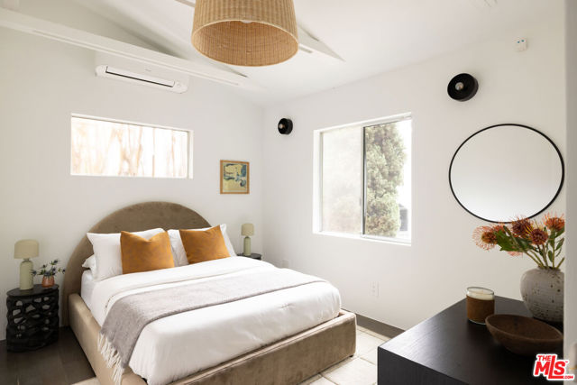 864 Sanborn Avenue, Los Angeles CA: https://media.crmls.org/mediaz/67fdf1e7-9df1-4384-9503-533afafe2b07.jpg