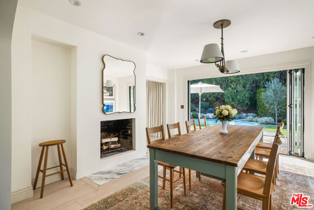1801 San Ysidro Drive, Beverly Hills CA: https://media.crmls.org/mediaz/67fe79dc-d560-4122-b0e7-f355bdf8bf47.jpg
