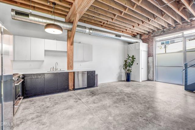 527 Molino Street, Los Angeles CA: https://media.crmls.org/mediaz/67fe8376-0329-4cf7-867a-d36503bc7ecf.jpg