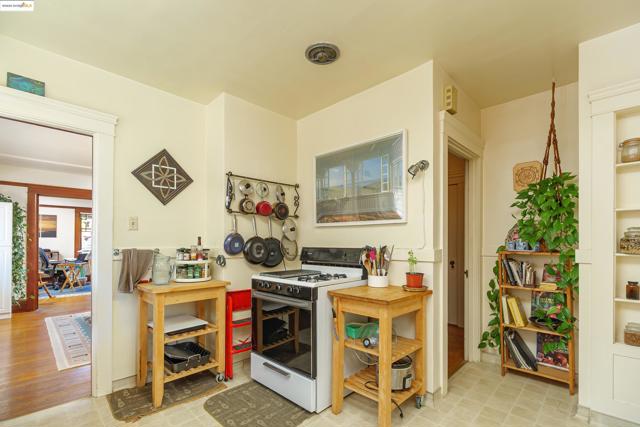 318 Washington Avenue, Richmond CA: https://media.crmls.org/mediaz/67ff69f7-9a9e-4d98-90fb-7554d635732b.jpg