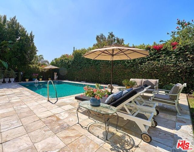 136 Fremont Place, Los Angeles CA: https://media.crmls.org/mediaz/67ff7d86-c546-445d-bec2-a74e2c79960c.jpg