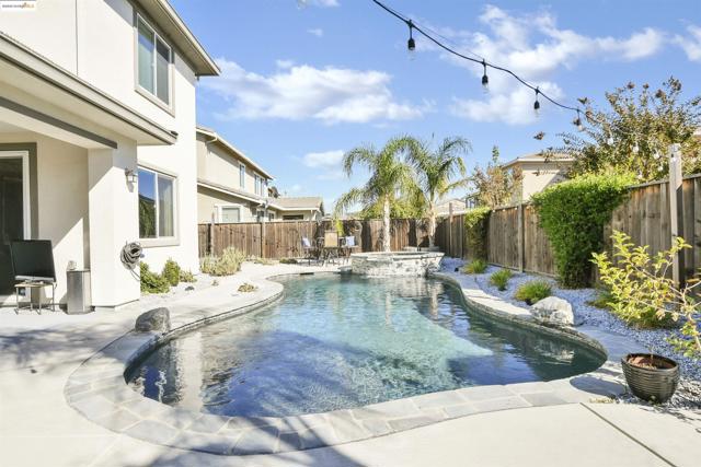847 Dunmore St, Oakley CA: https://media.crmls.org/mediaz/67fffb55-93ea-40bc-a289-4932a2da0d4d.jpg