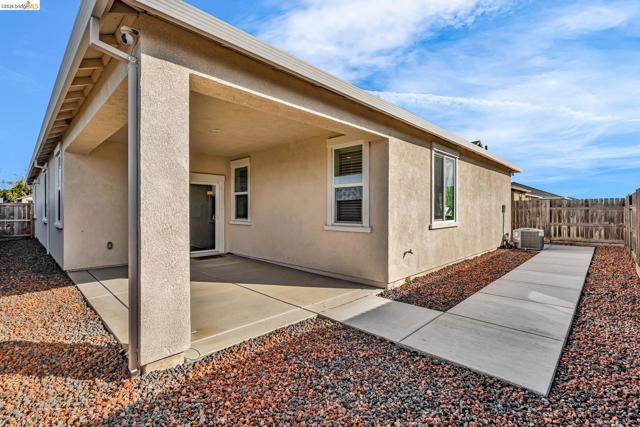 2087 Stars Dr, Rio Vista CA: https://media.crmls.org/mediaz/680026bd-684b-417e-92e6-675b55a93c2d.jpg