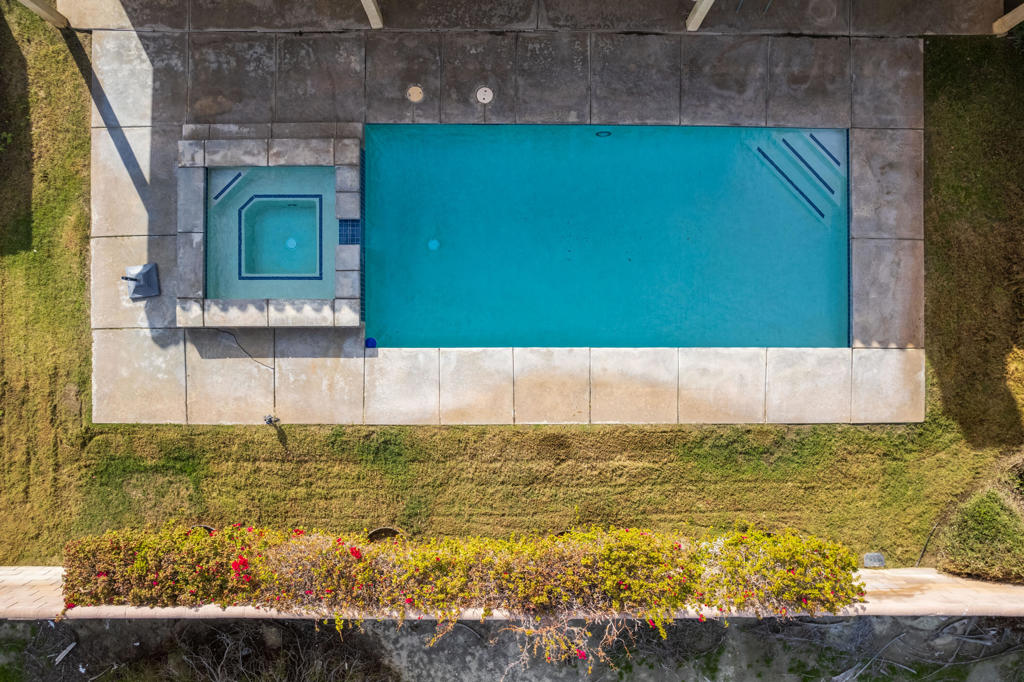 https://media.crmls.org/mediaz/6800573a-57cd-4a2b-a2e9-0789448a9e72.jpg?preset=X-Large