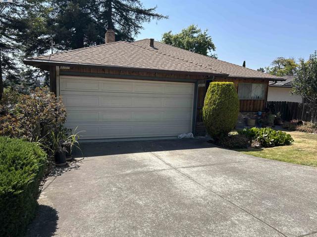 18393 Pepper St, Castro Valley CA: https://media.crmls.org/mediaz/68006dcd-d516-449a-b969-74941323d488.jpg