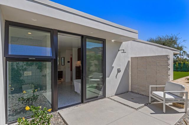 2290 S Yosemite Drive, Palm Springs CA: https://media.crmls.org/mediaz/68021d6f-8510-4c81-8b80-9a6e09ee87a0.jpg