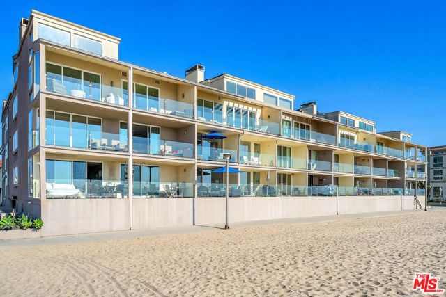 4 Lighthouse Street, Marina del Rey CA: https://media.crmls.org/mediaz/68023748-30b0-44fc-84ad-57a1bd981127.jpg