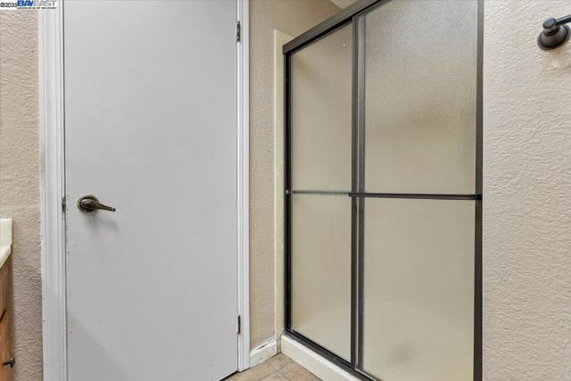 6444 Boone Dr, Castro Valley CA: https://media.crmls.org/mediaz/68035955-2232-4011-af40-4925c20fadfd.jpg