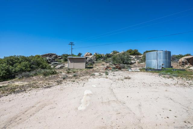 1525 Tea Rose Lane, Jacumba CA: https://media.crmls.org/mediaz/68037423-4943-4ca8-8c4a-af93dbe3c2c9.jpg