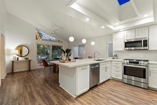 1736 Hill Top Lane, Encinitas CA: https://media.crmls.org/mediaz/6803cb03-b725-4586-9a68-bc6defbc9df1.jpg