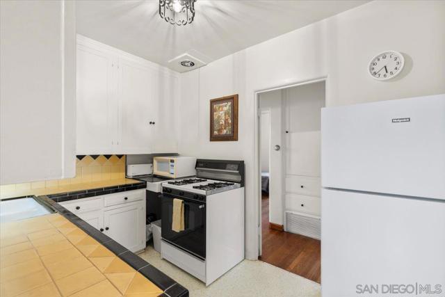 724 Ormond, San Diego CA: https://media.crmls.org/mediaz/6804226c-500e-4112-aae3-af2102caa609.jpg