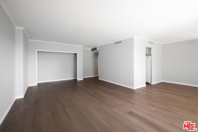 10450 Wilshire Boulevard, Los Angeles CA: https://media.crmls.org/mediaz/68044898-a0a2-4e3b-928d-4865c202b5a6.jpg