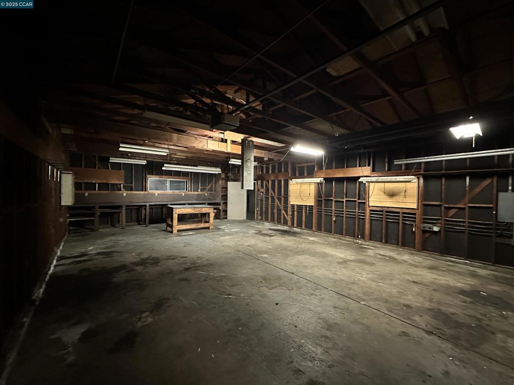 https://media.crmls.org/mediaz/68044b29-99a8-4423-889b-8ba5be2a15b6.jpg?preset=X-Large