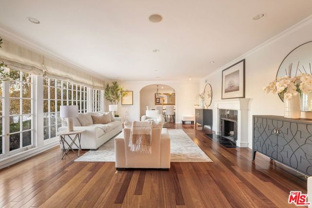 15550 Valley Vista Boulevard, Encino CA: https://media.crmls.org/mediaz/68047222-b259-465e-adb5-3c0a5207bb5b.jpg