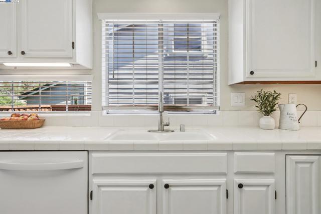 974 Clinton Pl, Pleasanton CA: https://media.crmls.org/mediaz/6804c8f4-7150-442c-8eed-d33c2334ef2c.jpg