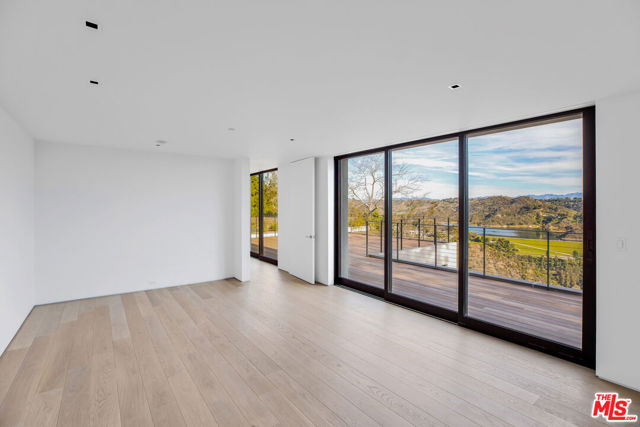 1448 STRADELLA Road, Los Angeles CA: https://media.crmls.org/mediaz/6804d736-568b-4218-bb3c-9130716b85f0.jpg