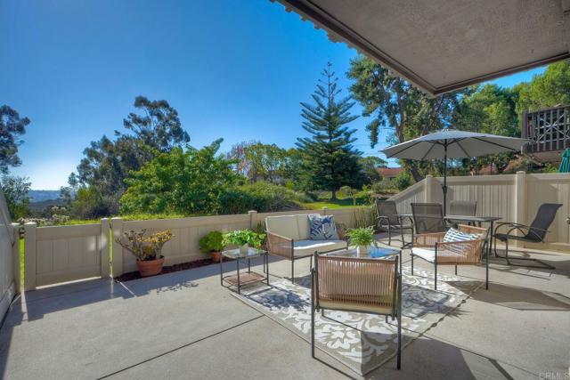 220 S Shorehang Lane, Encinitas CA: https://media.crmls.org/mediaz/68050ca7-98cb-4379-b5ab-d84516272286.jpg