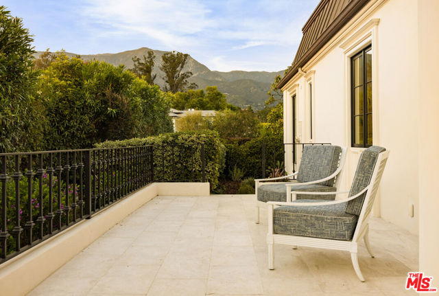2125 Birnam Wood Drive, Santa Barbara CA: https://media.crmls.org/mediaz/68056326-0f9c-4c35-b8f0-e7997793004e.jpg