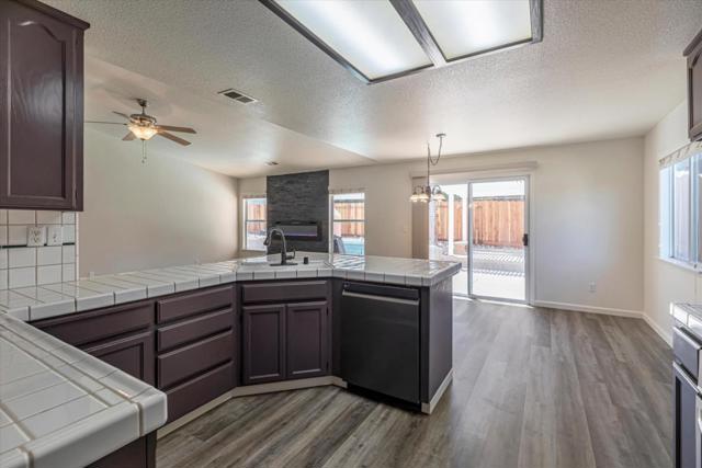 2161 Teakwood Court, Hollister CA: https://media.crmls.org/mediaz/6805d769-8a71-4870-86f6-340c8a6c04dc.jpg