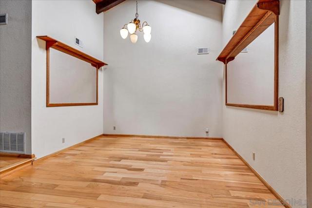 24903 Oakana Rd, Ramona CA: https://media.crmls.org/mediaz/6805e631-c09b-48f3-b63b-177b829443be.jpg