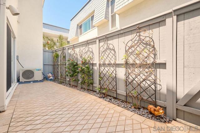 105 Antigua Ct, Coronado CA: https://media.crmls.org/mediaz/68070ada-013f-46a4-9734-6d4f73abf6a6.jpg