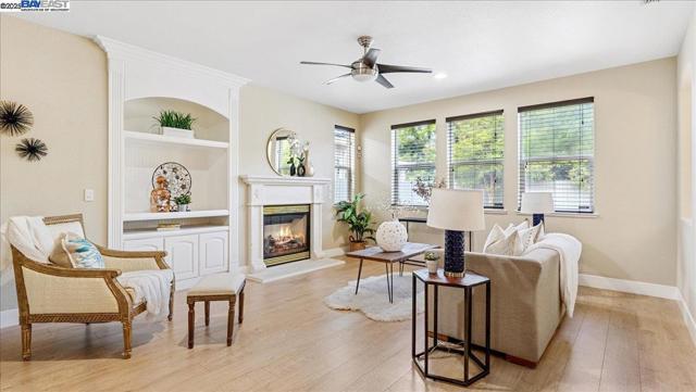 2133 Demetrius Way, Roseville CA: https://media.crmls.org/mediaz/6807d5b5-00ea-4446-8e0d-56fea5abe594.jpg