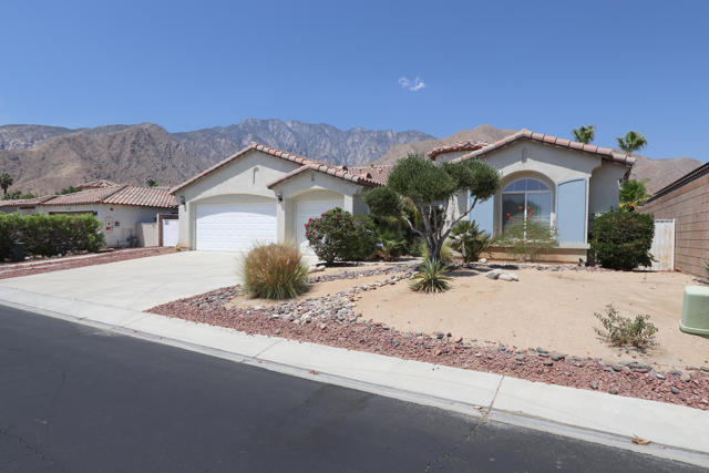 3713 Vista Verde, Palm Springs CA: https://media.crmls.org/mediaz/68083041-8a04-410a-8c1c-ced9ad3e0eba.jpg