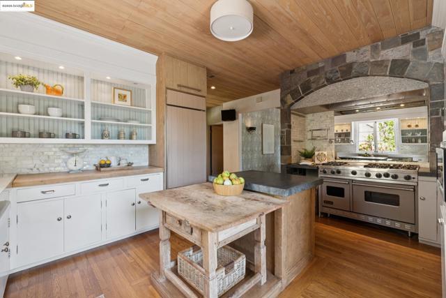 305 The Uplands, Berkeley CA: https://media.crmls.org/mediaz/68086871-e379-4a0b-86bd-496883568d7b.jpg