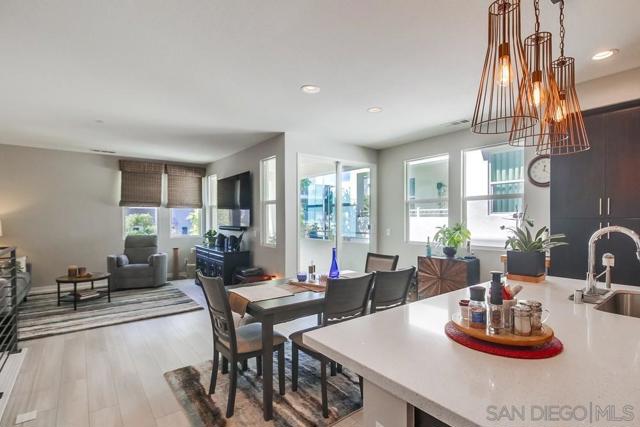 2092 Tango Loop, Chula Vista CA: https://media.crmls.org/mediaz/68089d94-b80d-4bd1-b91c-76abe7d91703.jpg
