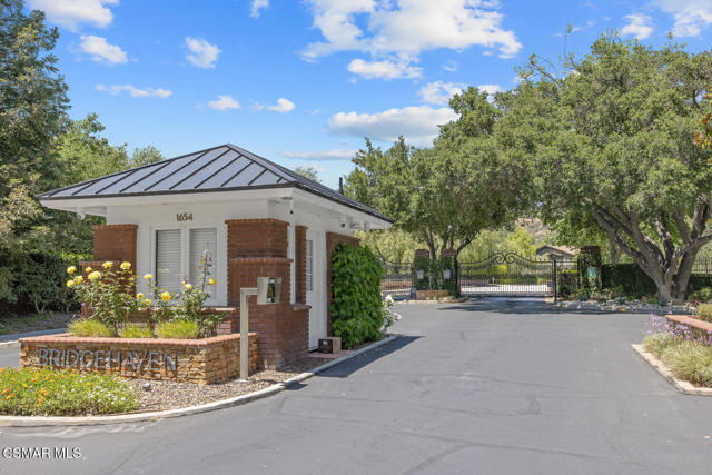 1615 Vista Oaks Way, Westlake Village CA: https://media.crmls.org/mediaz/6808baf2-7a39-407f-8fb5-225720f86c34.jpg