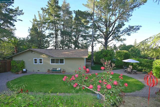 911 Sousa Drive, Walnut Creek CA: https://media.crmls.org/mediaz/6808d2b5-7472-4d69-8255-5c646523e49b.jpg