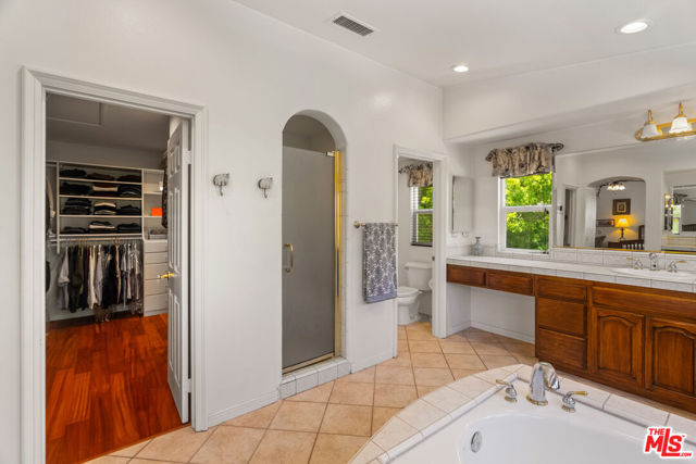 2321 Sunny Point Street, Thousand Oaks CA: https://media.crmls.org/mediaz/68095228-4d45-47f5-a9a3-f3ce0a5e4313.jpg