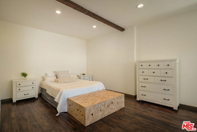 4713 Bedel Street, Woodland Hills CA: https://media.crmls.org/mediaz/68096650-1279-4c35-8319-489b7214f261.jpg