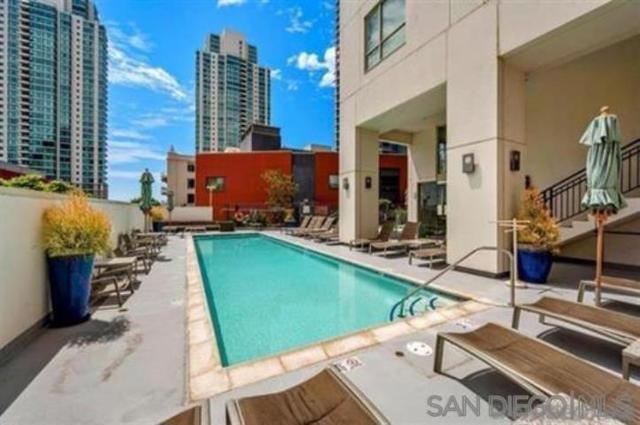 1240 India St, San Diego CA: https://media.crmls.org/mediaz/68098b6a-9d6a-41f8-90bf-c38108342d86.jpg