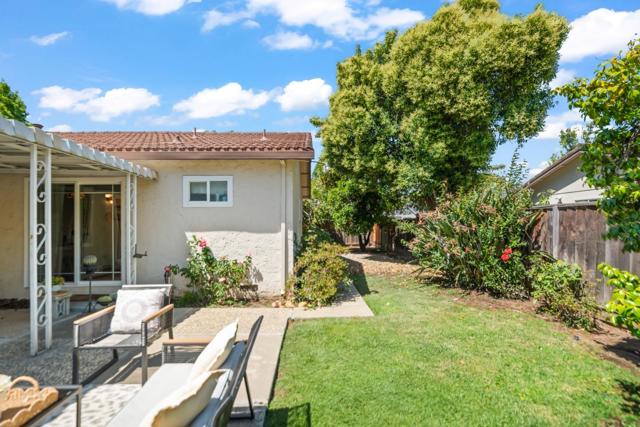 152 Jacinto Way, Sunnyvale CA: https://media.crmls.org/mediaz/680a2d78-9bd7-4718-88b9-46e738dbba16.jpg