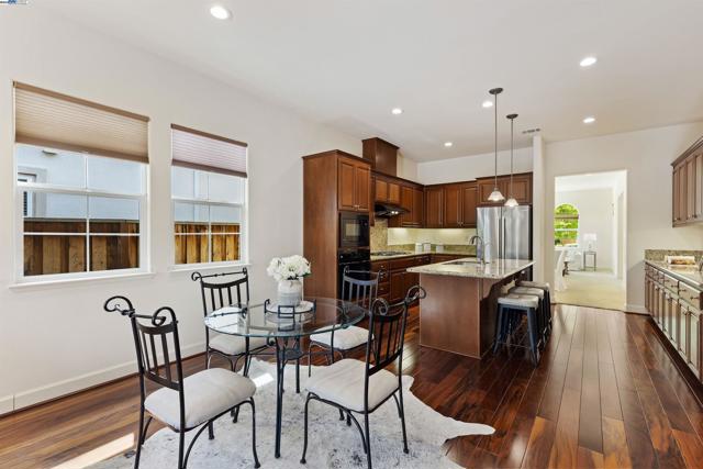 2715 Palatino Ct, Dublin CA: https://media.crmls.org/mediaz/680a3f29-7499-417f-87a4-e1c7a604fd10.jpg
