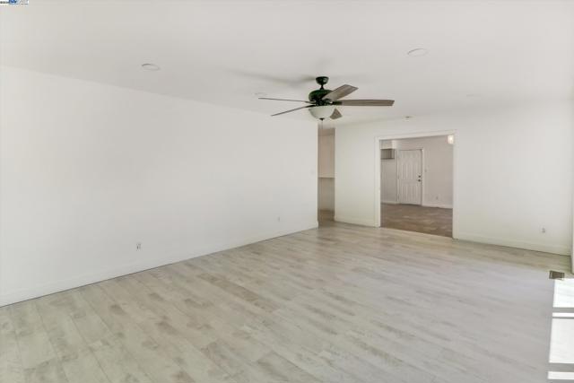 3524 Longview Rd, Antioch CA: https://media.crmls.org/mediaz/680b2372-ca50-47d4-9f22-cca123407658.jpg